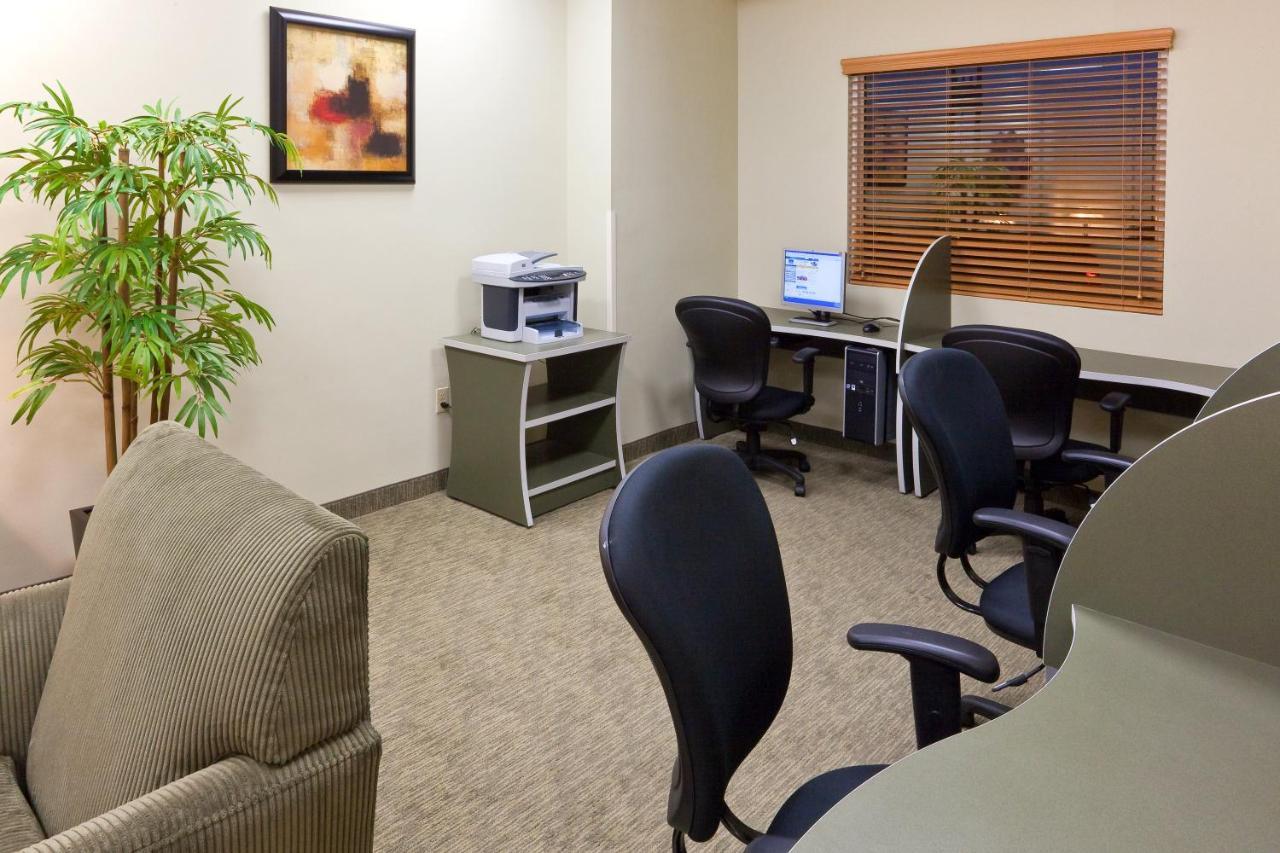 Hotel Express&suites Aeropuerto, An Ihg